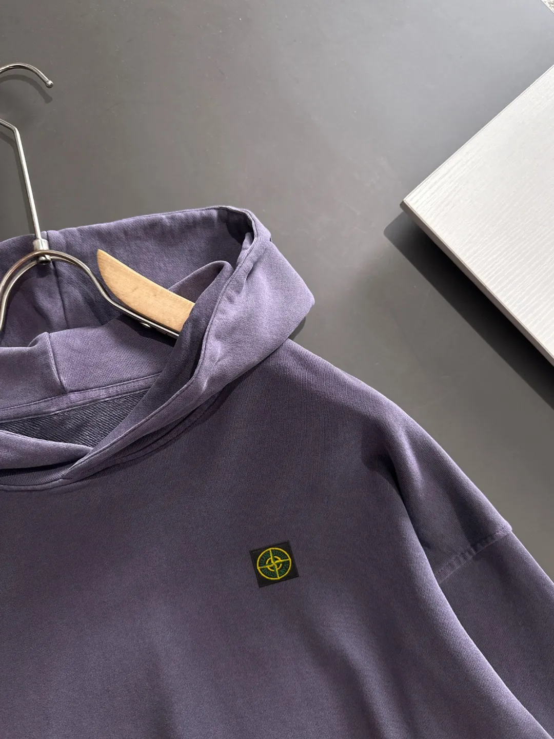 Next day shipping P720 mStone lsland/stone island high quality 2025 autumn and winter new casual heavy industry suit exclusively developed by yb! High quality production! The top version of the trading company channel order, external orders for imported custom fabrics, high breathability and comfort, impeccable details, absolutely worth buying! This type of suit is also a must-have for lazy people. You don’t have to think about how to match it, you can just get it in one set! Brand element design concept, delicate and soft feel! It presents a casual cut and the upper body shape is great! On sale simultaneously on the official website! From a high-end men's positioning brand, the low-key luxury taste is irresistible! Exquisite workmanship and impeccable quality! The overall style is simple, fashionable and timeless, fully meeting the requirements of stylish and tasteful dressing! Sizes: S to XL (or state your height and weight when placing an order)